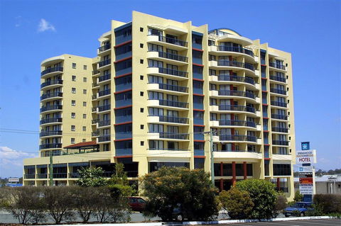 Springwood Tower Apartment Hotel - Tourism Hervey Bay 0