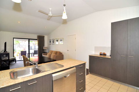 Mission Beach Resort - Tourism Hervey Bay 6
