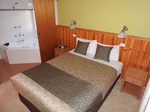 Golden Heritage Motor Inn & Cottages - Hervey Bay Accommodation 9