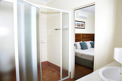Kimberley Hotel - Tourism Hervey Bay 4
