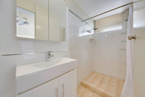 Camelot Motel - Hervey Bay Accommodation 1