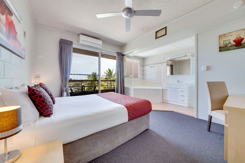 Camelot Motel - Hervey Bay Accommodation 2