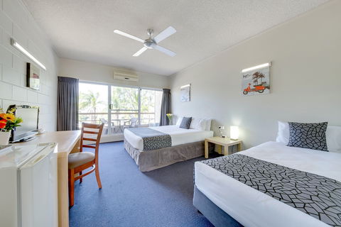 Camelot Motel - Hervey Bay Accommodation 3
