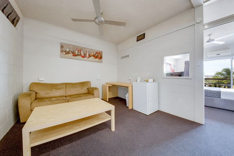 Camelot Motel - Hervey Bay Accommodation 5