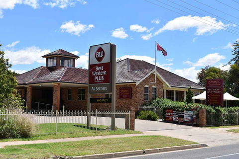 Best Western Plus All Settlers Motor Inn - Tourism Hervey Bay 0