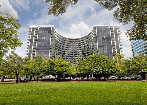 Astra Canberra Manhattan - Hervey Bay Accommodation 0