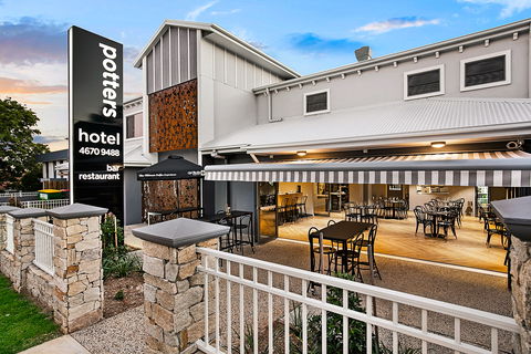 Potter's Boutique Hotel - Tourism Hervey Bay 0
