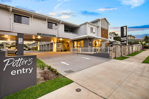 Potter's Boutique Hotel - Tourism Hervey Bay 1