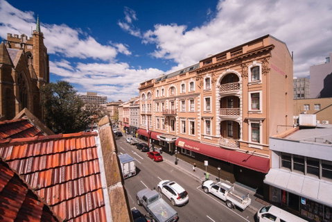 Hadley's Orient Hotel - Tourism Hervey Bay 0