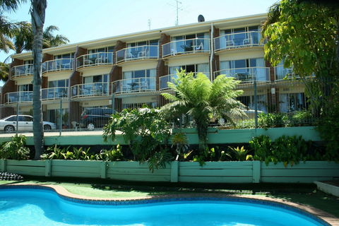 Sapphire Waters Motor Inn - Hervey Bay Accommodation 0
