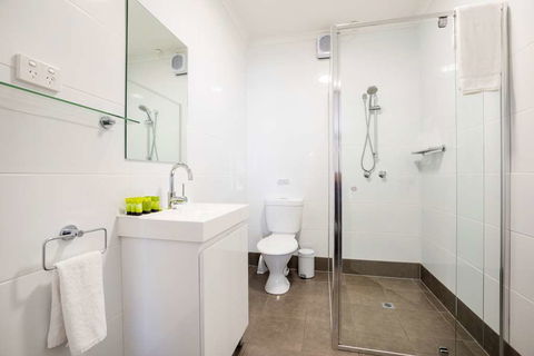Nightcap At Finsbury Hotel - Hervey Bay Accommodation 1