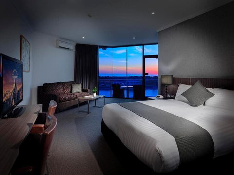 The Lakes Resort Hotel - Tourism Hervey Bay 2