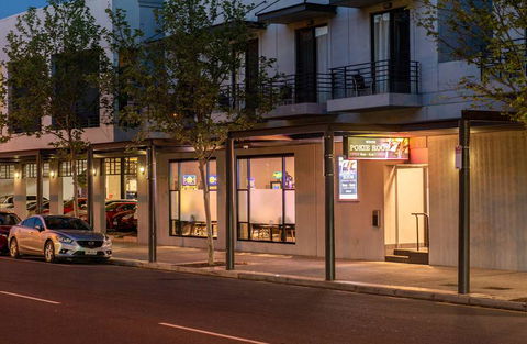 Mawson Lakes Hotel - Tourism Hervey Bay 0