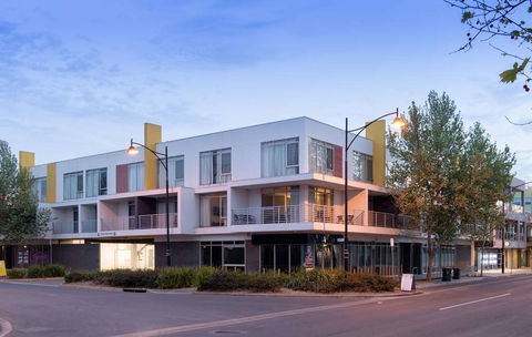 Mawson Lakes Hotel - Tourism Hervey Bay 1