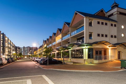 Dolphin Quay Apartment Hotel - Tourism Hervey Bay 1