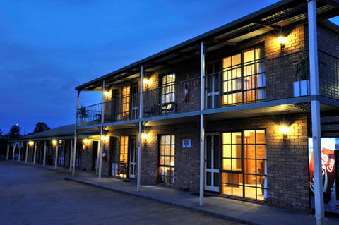 Statesman Motor Inn - Hervey Bay Accommodation 0