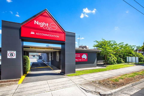 Sandbelt Club Hotel - Tourism Hervey Bay 1