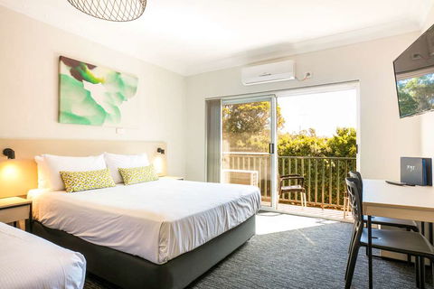 Nightcap At Blue Cattle Dog Hotel - Tourism Hervey Bay 1