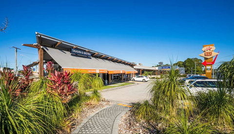 Nightcap at Golden Beach Tavern - Hervey Bay Accommodation 1