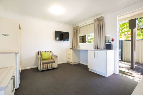 Nightcap at Golden Beach Tavern - Hervey Bay Accommodation 2