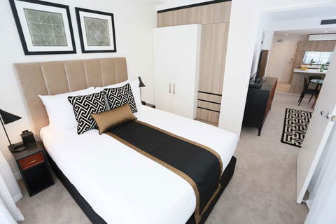 Alex Perry Hotel And Apartments - Tourism Hervey Bay 4