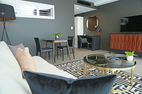 Alex Perry Hotel And Apartments - Tourism Hervey Bay 9