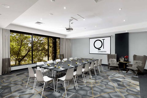 QT Canberra - Hervey Bay Accommodation 8