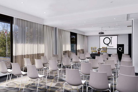 QT Canberra - Hervey Bay Accommodation 9