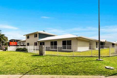 Econo Lodge Beachside - Hervey Bay Accommodation 0