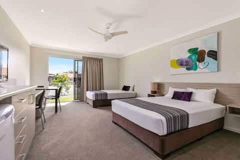 Econo Lodge Beachside - Hervey Bay Accommodation 10