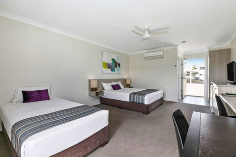 Econo Lodge Beachside - Hervey Bay Accommodation 11