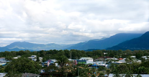 Holiday Inn Cairns Harbourside - Hervey Bay Accommodation 4