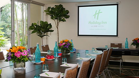 Holiday Inn Cairns Harbourside - Hervey Bay Accommodation 10