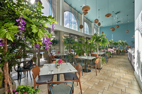 Holiday Inn Cairns Harbourside - Hervey Bay Accommodation 13