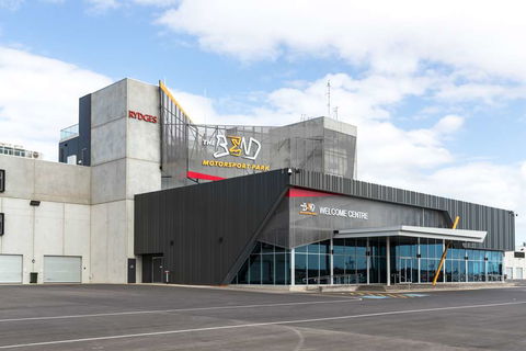 Rydges Pit Lane Hotel - Tourism Hervey Bay 0
