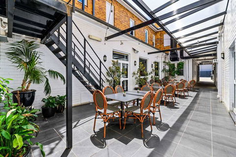 CH Boutique Hotel - Hervey Bay Accommodation 2