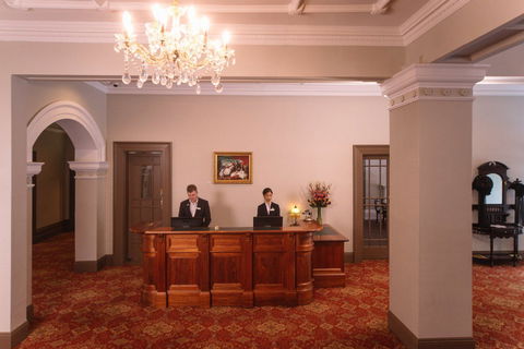 Hadley's Orient Hotel - Tourism Hervey Bay 1
