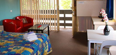 Jetty Motel - Hervey Bay Accommodation 0