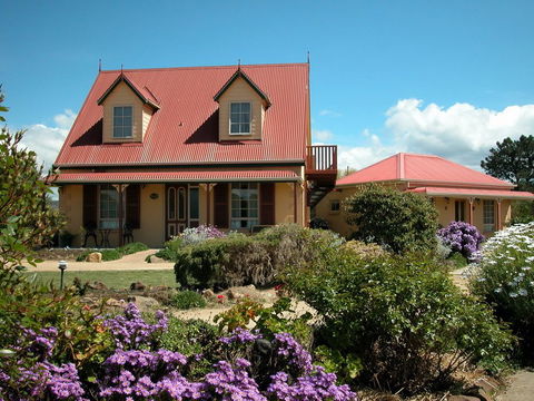 Swansea Cottages - Tourism Hervey Bay 0