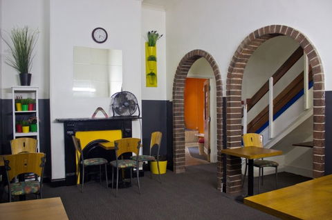 Adelaide Travellers Inn - Tourism Hervey Bay 0