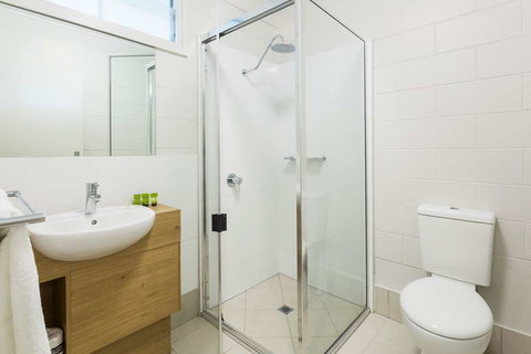 Nightcap at Edge Hill Tavern - Hervey Bay Accommodation 1