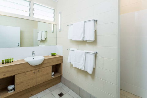 Nightcap at Edge Hill Tavern - Hervey Bay Accommodation 2