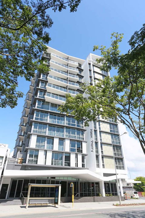 Alex Perry Hotel And Apartments - Tourism Hervey Bay 0