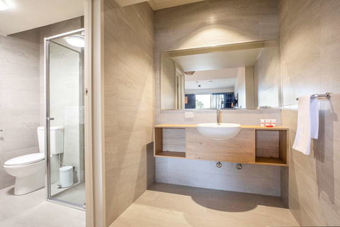 Nightcap at Manhattan Hotel - Hervey Bay Accommodation 0