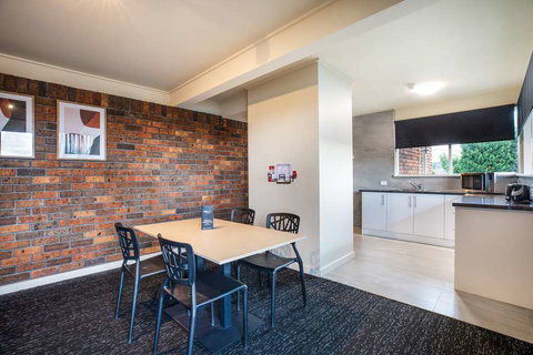 Nightcap at Manhattan Hotel - Hervey Bay Accommodation 2