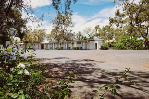 Artesian Spa Motor Inn - Tourism Hervey Bay 1
