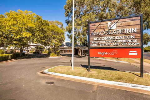 Macquarie Inn - Tourism Hervey Bay 0