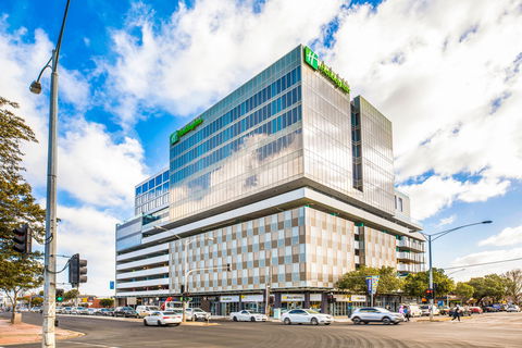 Holiday Inn Werribee - Hervey Bay Accommodation 0