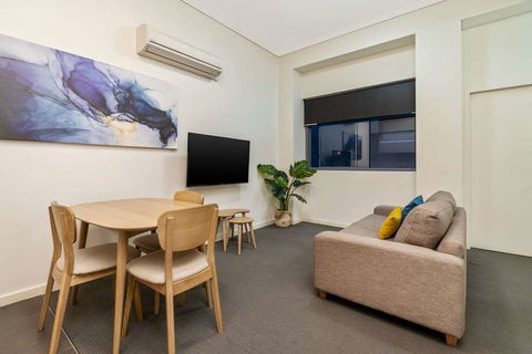 Terminus Apartment Hotel, Ascend Coll - Hervey Bay Accommodation 2