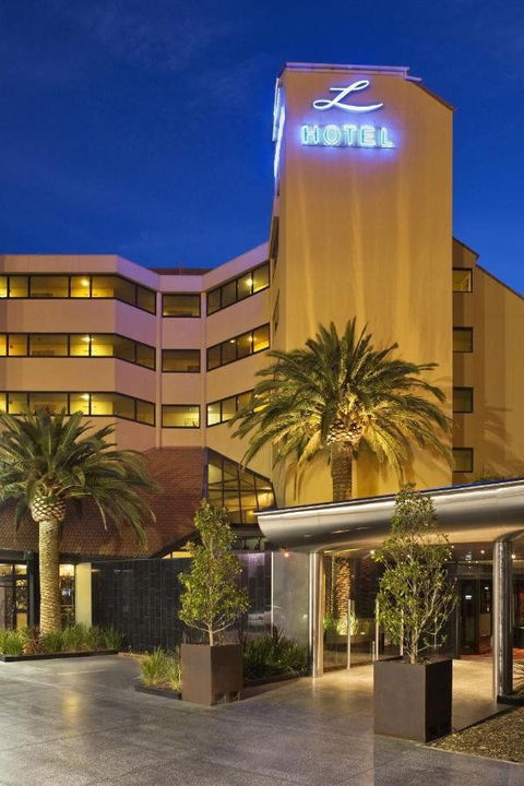 The Lakes Resort Hotel - Tourism Hervey Bay 0